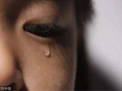 摧毁一个孩子,只需要“抛弃”他2次