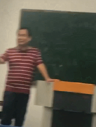 搞笑GIF:孩子你开冰柜的方法总是那么特殊!