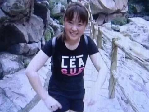 含泪的谎言!爸爸谎称在外打工,却躺在她楼下的一张病床上……