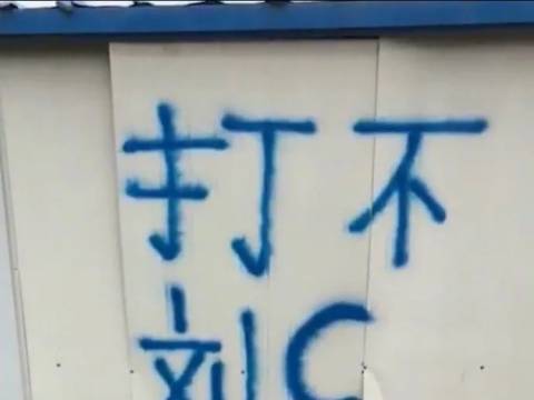 每日笑话..开心!昨天接到马云爸爸连环电话,我就知道我这么穷是因为爸爸在磨砺我!