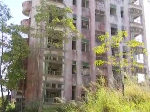 孩子都生娃了,房子还没住上?!烂尾楼22年未交房,究竟因为啥...