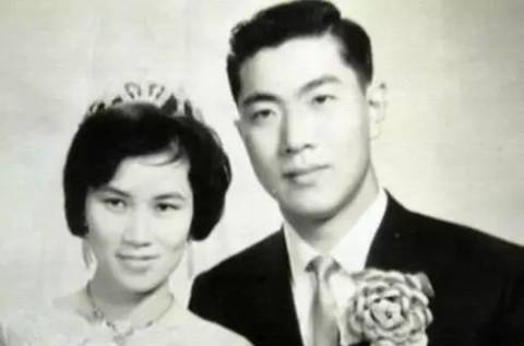 她是一位单亲母亲,生养了13个孩子,全部培养成博士,教子经只...
