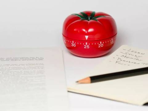 孩子磨蹭别光催,心理学家这 4 招更管用