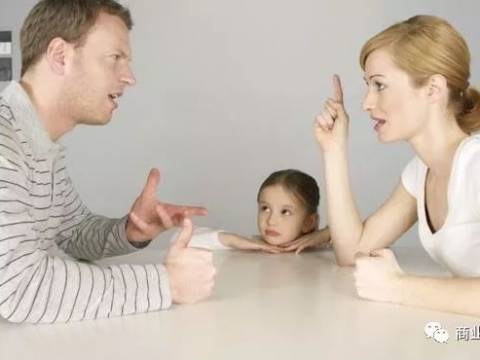 中国式家庭教育法:爸爸不出力,妈妈用蛮力