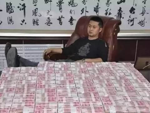 96岁杨振宁比岳父还大20岁,见面不喊爸爸?3字称呼让人佩服