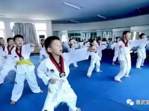 孩子练跆拳道拉韧带疼哭了,家长心疼该怎么办?