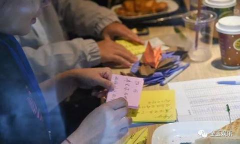 范玮琪办高以翔告别派对,高以翔爸爸开心伴唱,乐观应对丧子之痛
