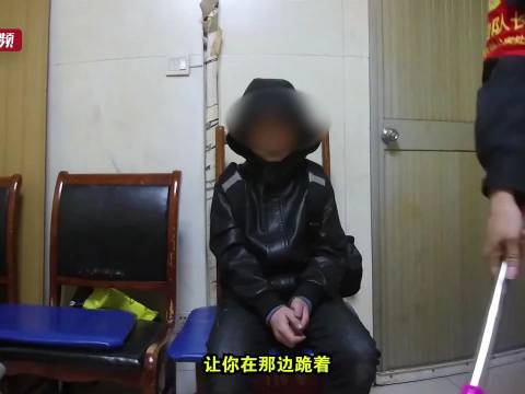 亲生的?一爸爸凌晨把孩子丢火车站,走前还发个碗让他讨饭