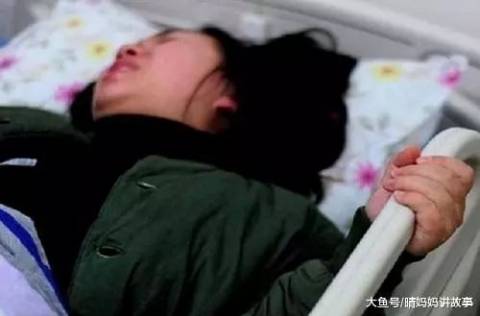 孕妇生产只有5岁女儿陪伴,护士问爸爸去哪儿了?女儿:爸爸不...