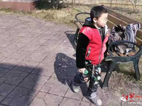 爸爸低头回微信,一抬头4岁儿子不见了,10天后找到孩子尸体……