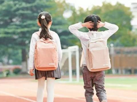 小学生作文《爸爸也治不了妈妈》,笑死!