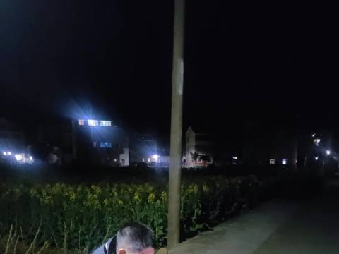 【睿思源教育】网传爸爸蹲在电线杆下开家长会!什么样的家长会让孩子更优秀?