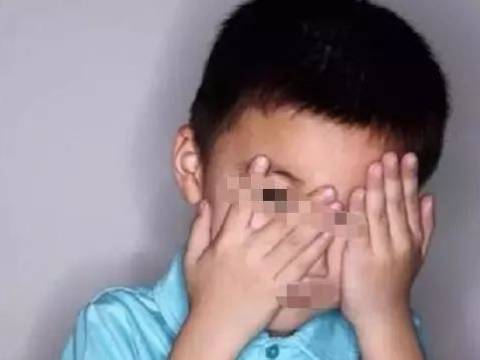 “爸爸为啥压着妈妈”,孙子悄悄告诉奶奶,奶奶的话太机智
