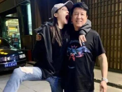 原形毕露 : 关晓彤家有多土豪?看她爸爸的私人照就知道,这才是“高级炫富”