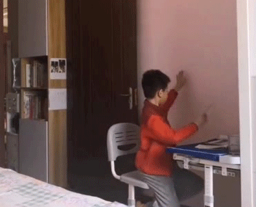 孩子独自写作业视频曝光,仿佛看到自己家娃……10种培养孩子专注力的方法快收藏 | 特别关注
