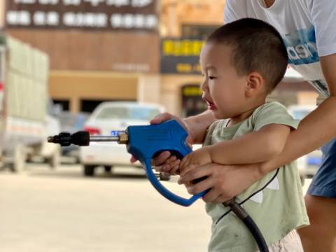 育儿实录 | 爸爸,带我去洗车