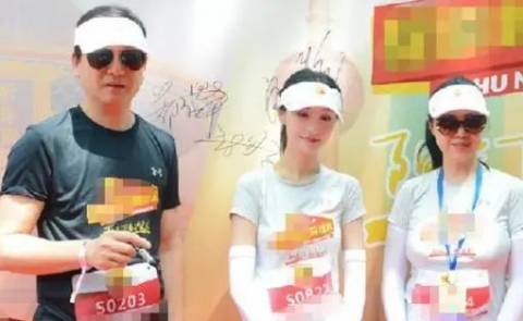 郑爽被曝因爸爸接下《花千骨》,遭粉丝集体抵制,专业坑女儿