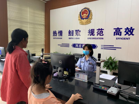 爸爸“死了”, 妈妈改嫁! 杭州7岁女孩笑得令人心酸......