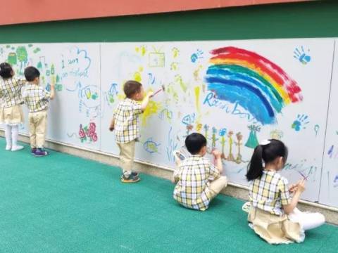 孩子今年9月份上幼儿园,那么现在就应该做入园准备了,要不就迟了!!