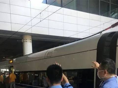 爸爸炫耀儿子成绩,闯出大祸!高考600多分的儿子:我不要读大学了
