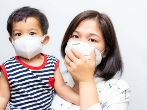 孩子感冒发烧怎么办?专家:先别急着往医院跑