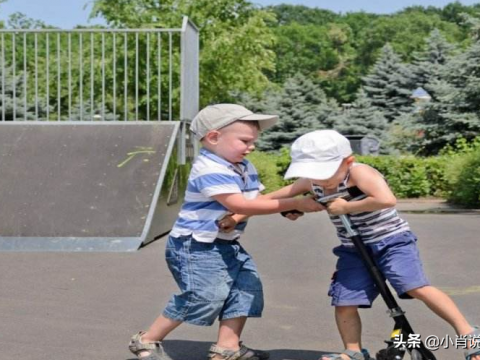 孩子遇事不会好好说话,就喜欢打人,家长应该引起重视