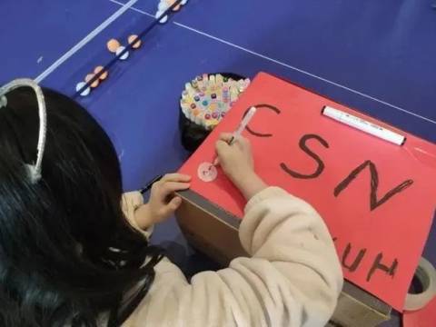 爸爸骑车带女儿回家,顺手一摸后座,吓出一身冷汗