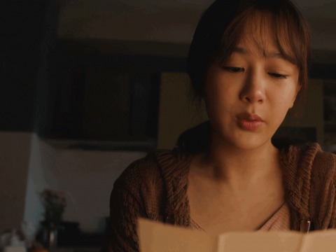 杨紫在《听见她说》哭诉:“爸爸出轨26年后,我只恨妈妈”