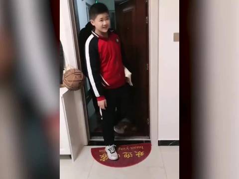 爸爸早起送娃去学校,刚回家就遭到电话轰炸,原因笑喷…