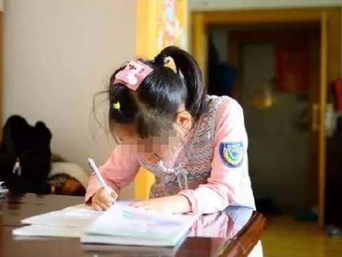 “爸爸我太累了,好想睡觉”女儿的生命停留在9岁,家长该反省了