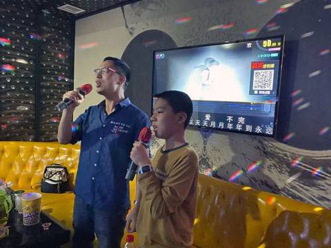 儿子,你的作文中为什么不写爸爸?