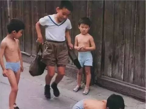 一日本人多次“偷拍”中国孩子,大量照片曝光,看到第一张我就惊呆了!