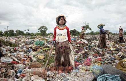 柬埔寨垃圾场童工悲凉糊口成旅客猎奇景点