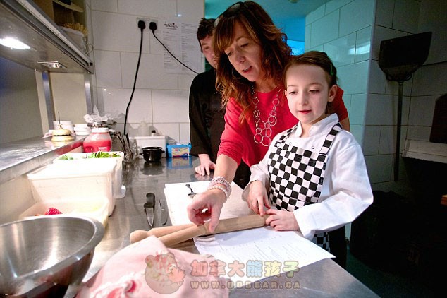 英国6岁女童为餐馆缔造新鲜菜肴受好评