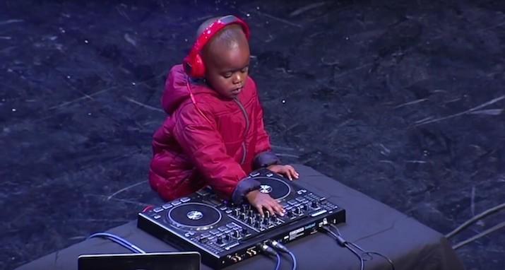 南非3岁男童成当红DJ 晋级达人秀半决赛