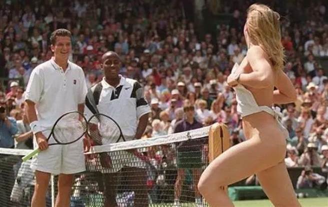网球场上屡屡惊现*裸*奔 库娃不得不闭上了眼