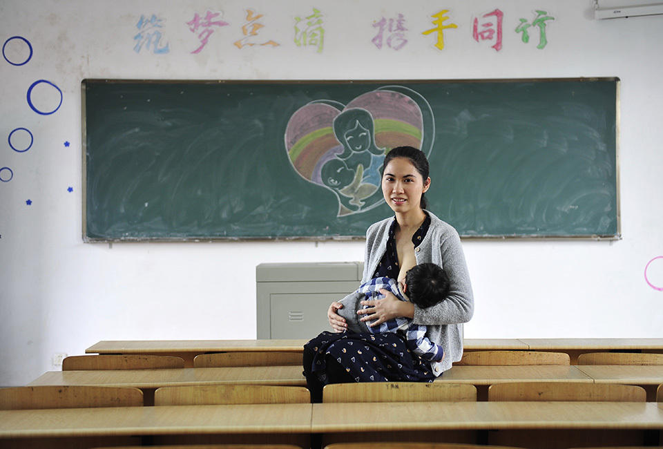 福建多名妈妈走上陌头哺乳 呼吁扶植哺乳室