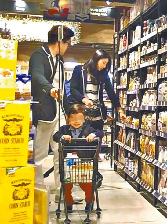 郭晶晶儿子罕有出镜 但一出离妈妈就大叫
