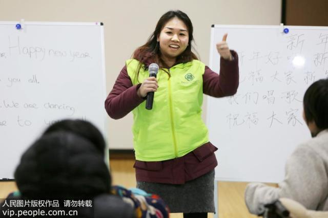 弃婴3岁时被荷兰人领养 19年后回国当义工