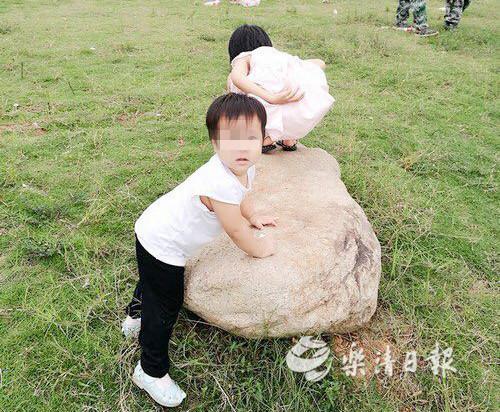 温州2岁娃眼睛夜晚会发光 检查后缔造是眼癌