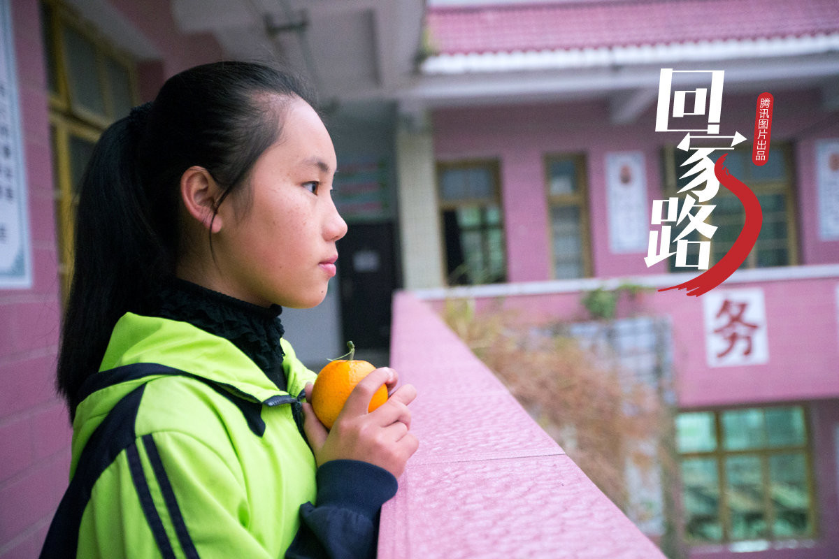 中国人的一天:留守女孩的愿看，和妈妈说静静话