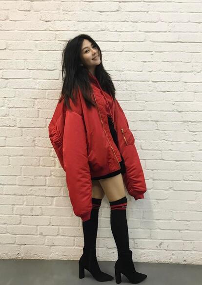 邱淑贞15岁女儿晒美照 造型神似杨幂