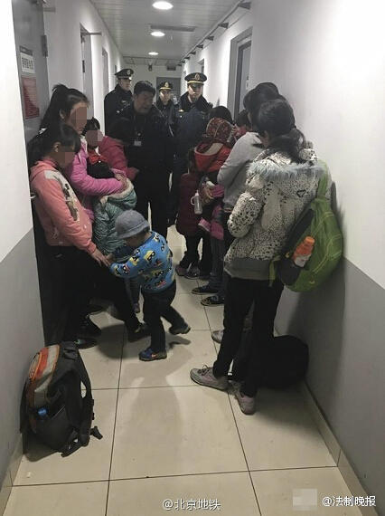 专项整治行为:地铁乞讨儿童操作寒假组团进京