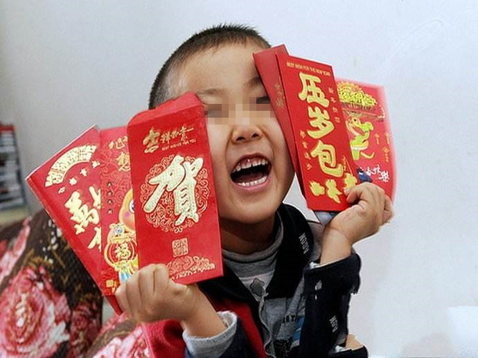 亲戚扎堆生12个二胎,女子回籍给压岁钱压力山大