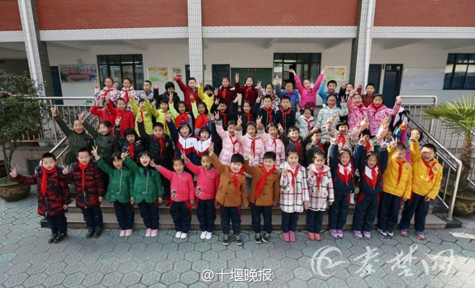 新鲜！湖北28对双胞胎扎堆在统一所黉舍