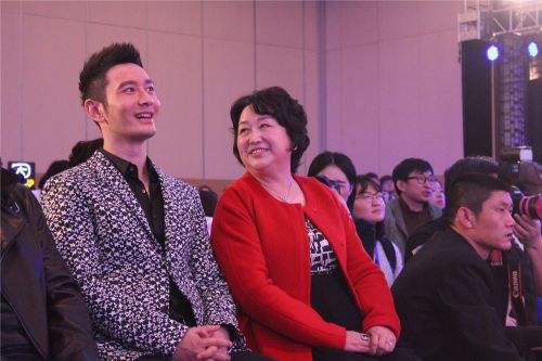 黄晓明妈妈亮相节目戳破与baby婆媳关系