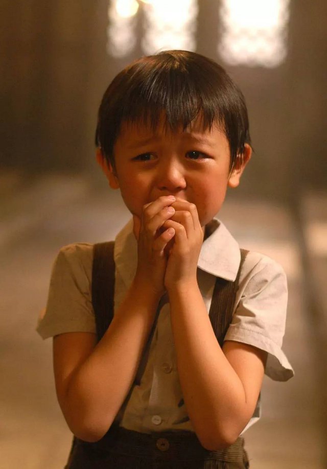 卧底四家幼儿园的故事:孩子像难民一样哄抢食物