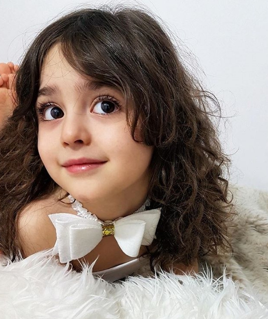 伊朗的8岁女童马蒂(mahdis mohammadi)被封为"全球最美的女孩.