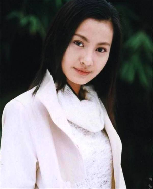 她美过范冰冰却嫁丑男 现在37岁生的女儿长这样