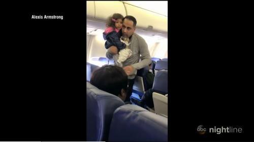 2岁女童机上抽泣 美国西南航空将父女赶下飞机